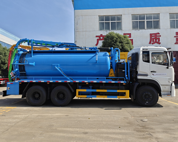 Heavy Duty 30CBM Vacuum Truck for Industrial Waste with Corrosion Resistance