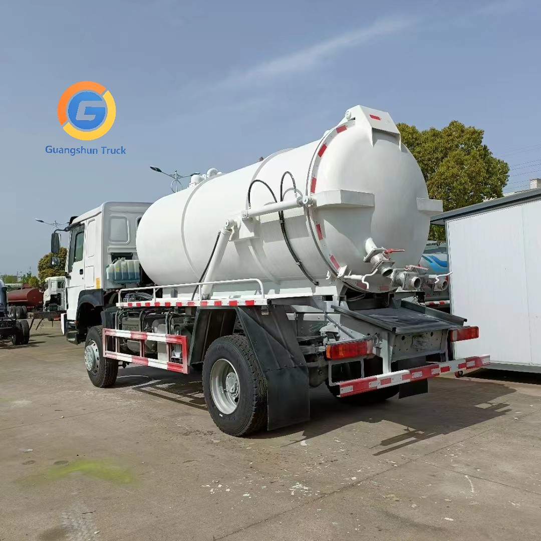 HOWO 4X4 Sewage Suction Truck