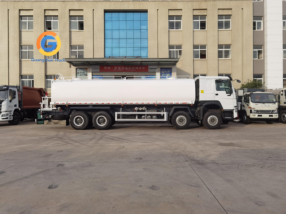 HOWO Heavy Truck 8X4 30 Square Sprinkler Truck
