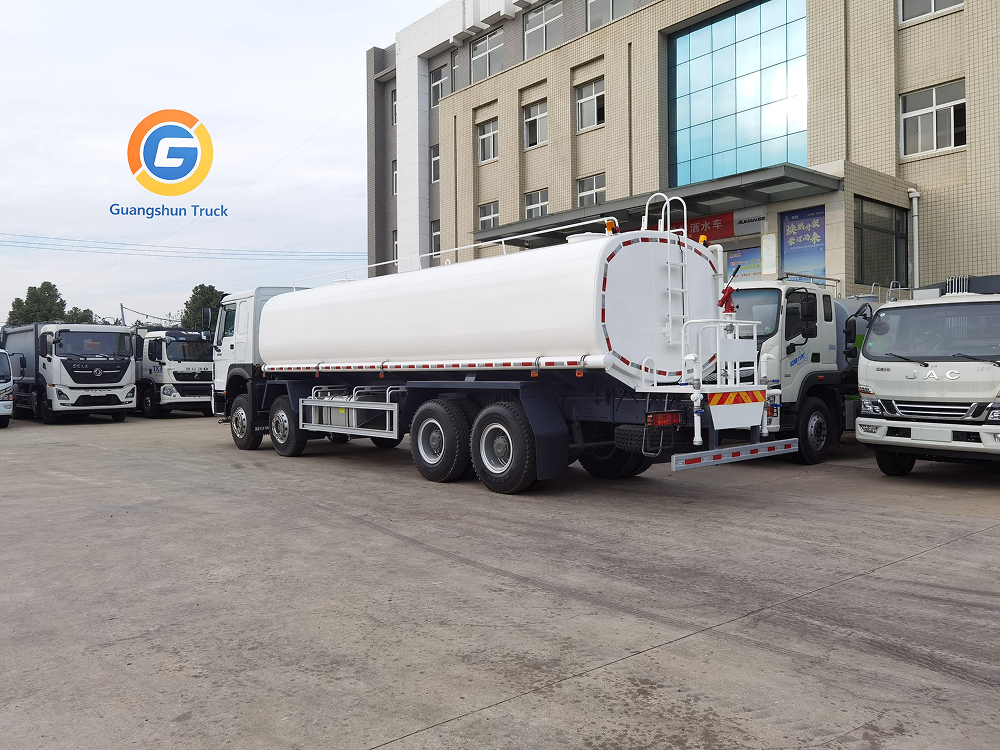 HOWO Heavy Truck 8X4 30 Square Sprinkler Truck