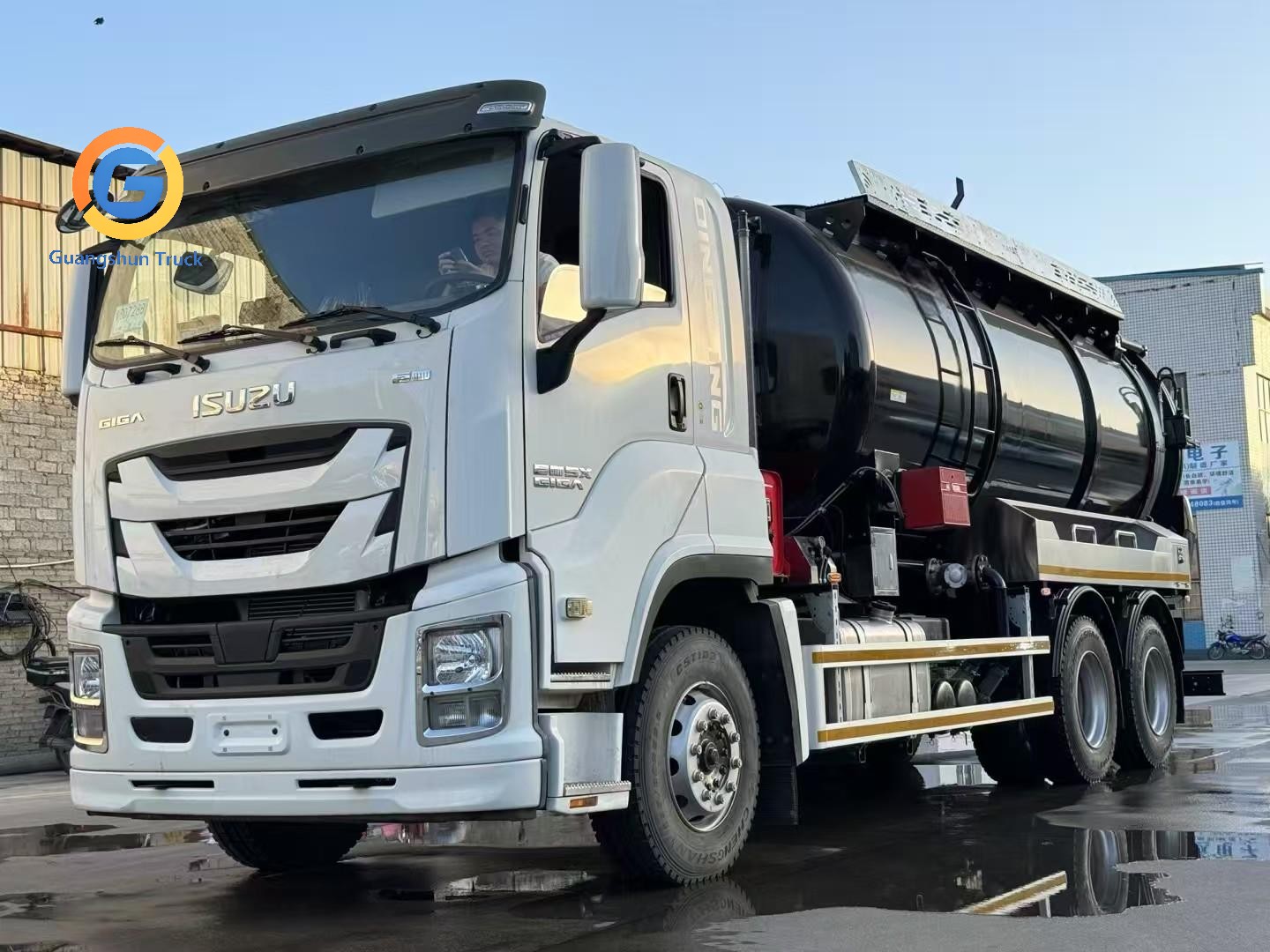 Isuzu 6X4 17 Square Cleaning And Suction Truck