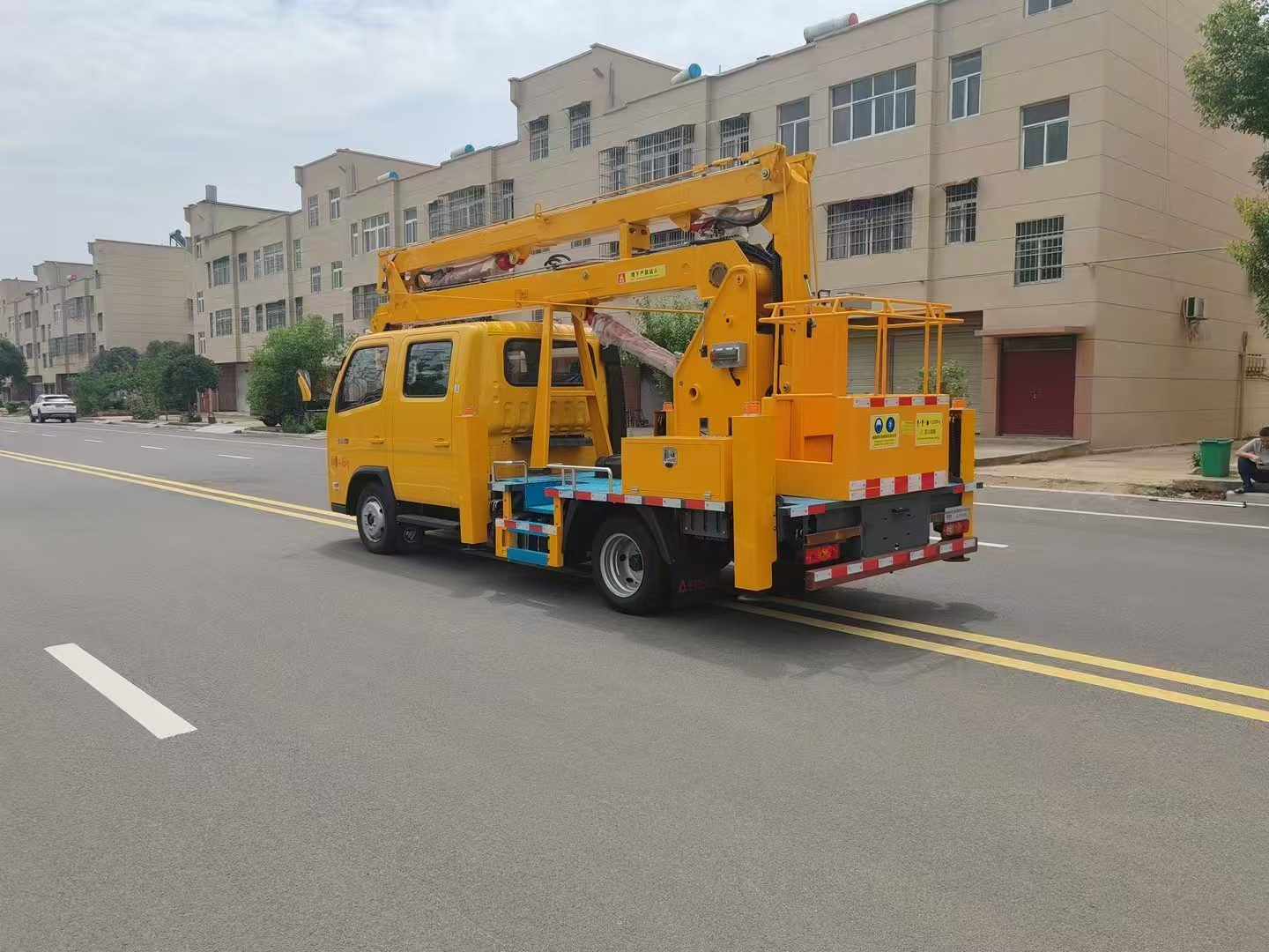 Foton 4X2 Double Row 14 Meter Folding Arm Aerial Work Platform