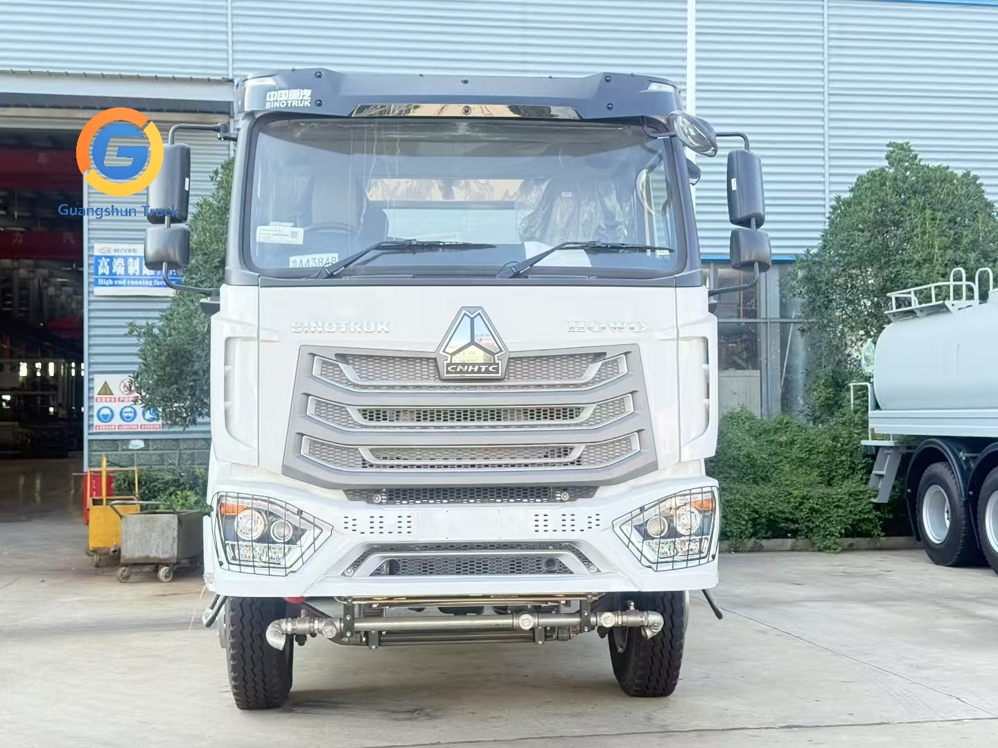 Howo Heavy Truck NX 6X4 Sprinkler Truck