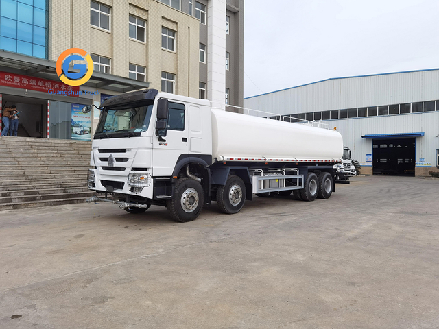 HOWO Heavy Truck 8X4 30 Square Sprinkler Truck