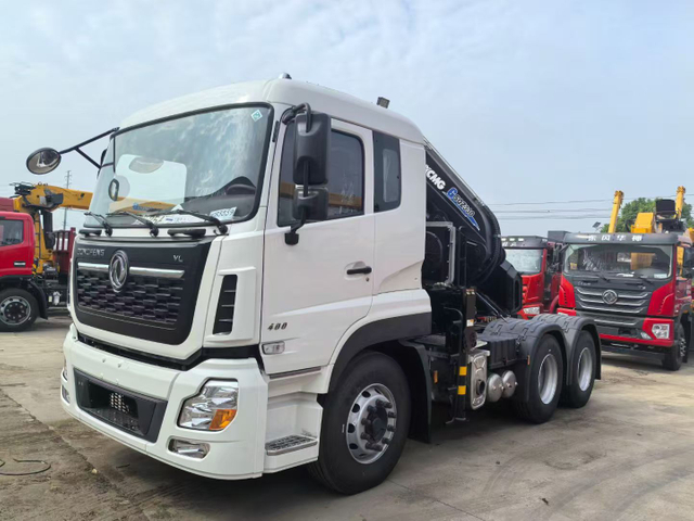 Dongfeng 6X4 Tractor Head with XCMG 16Ton Knuckle Crane