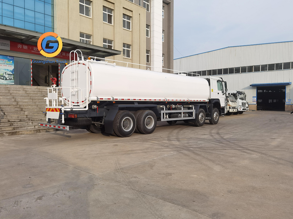 HOWO Heavy Truck 8X4 30 Square Sprinkler Truck