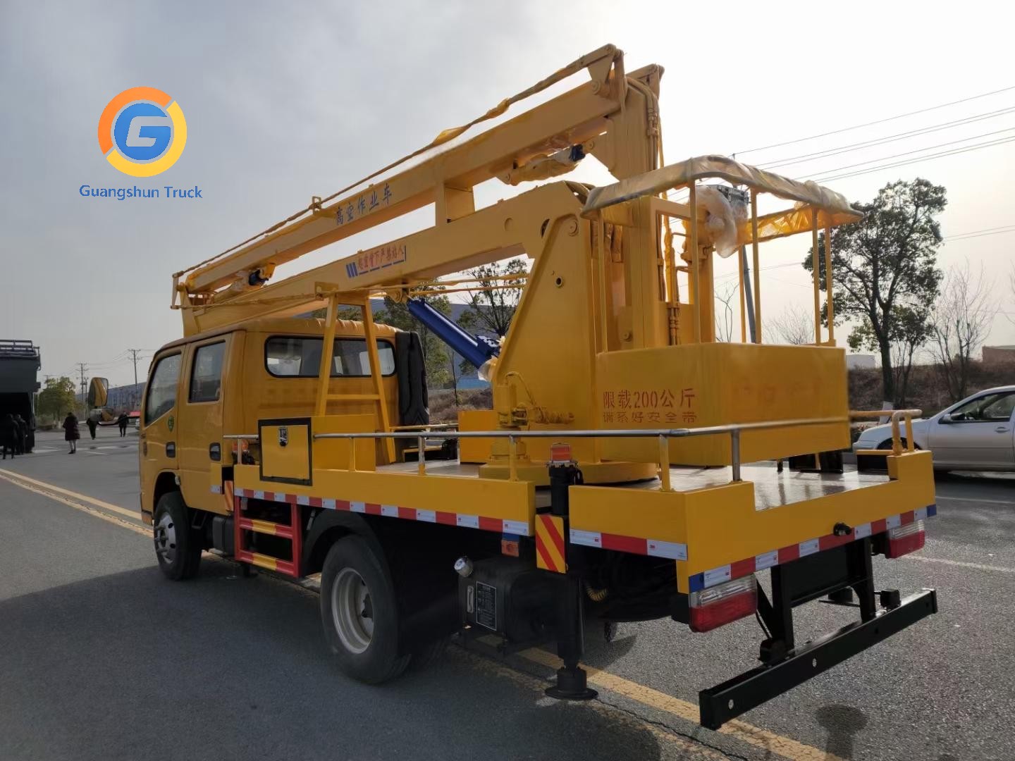 Dongfeng Double Row 20 Meter Folding Arm Aerial Work Platform