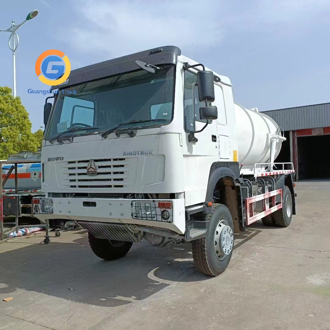 HOWO 4X4 Sewage Suction Truck