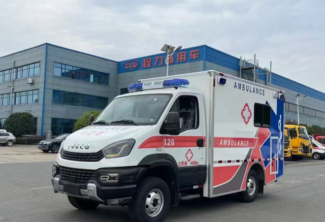 IVECO 4X4 Off Road Ambulance Vehicle with Factory Price