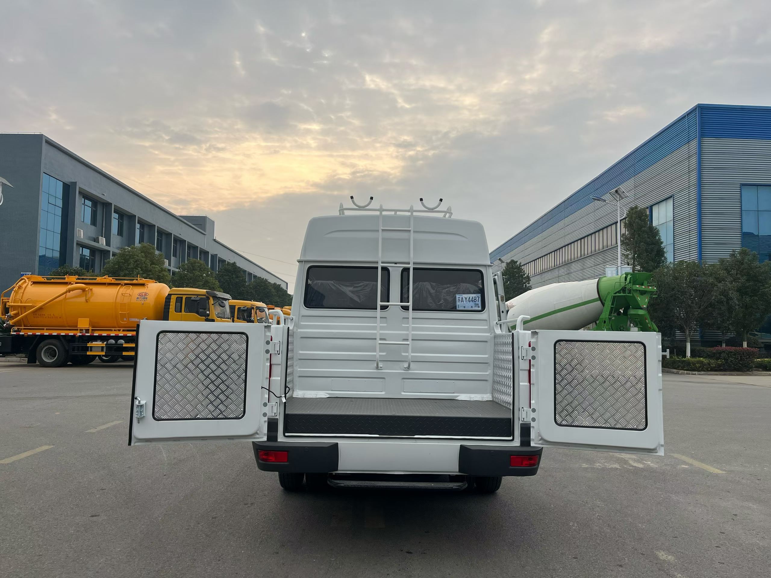 IVECO 13 Seats Engineering Vehicle